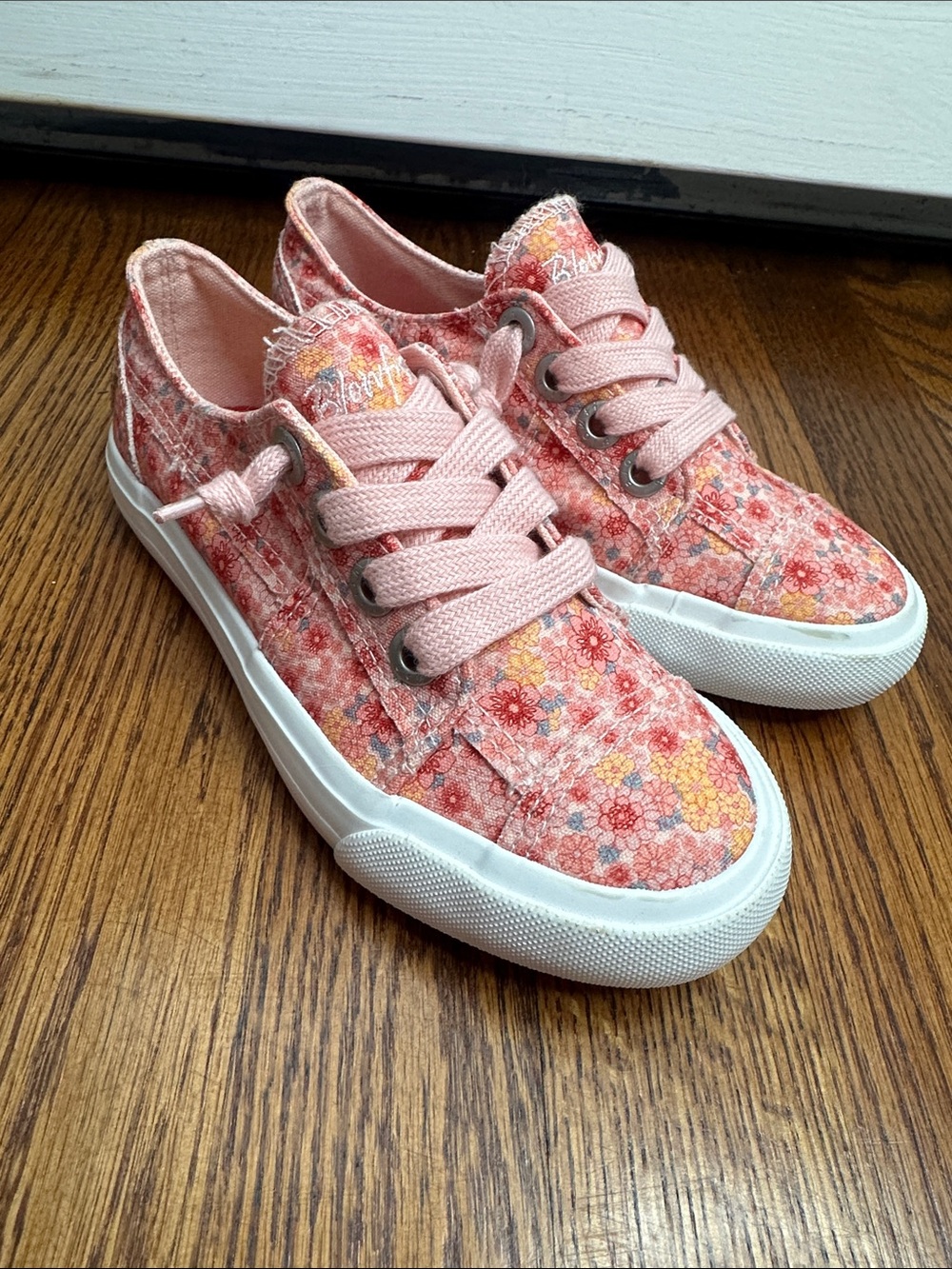 Girls Floral Canvas Sneakers in Pink New without box